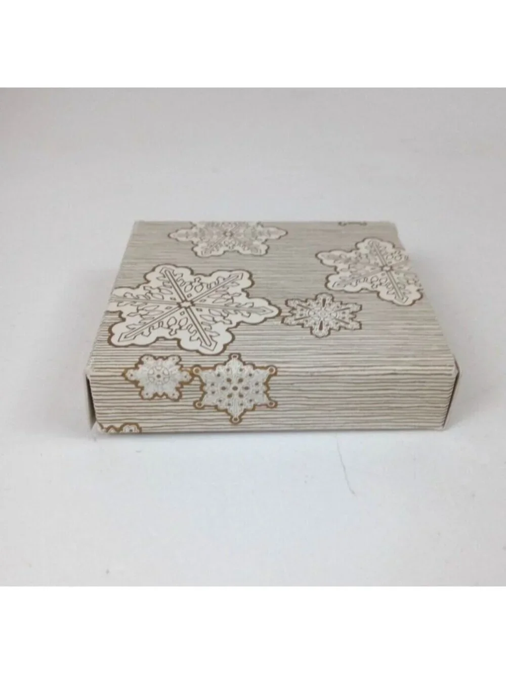 Vintage Avon 1983 Christmas Remembrance Ceramic Snowflake 14K Gold Made In Japan